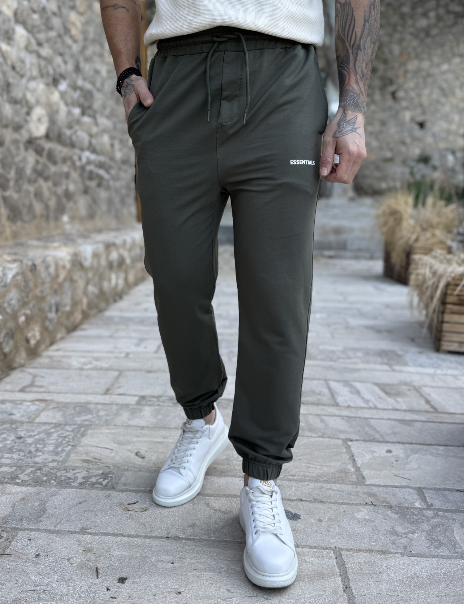 Ανδρική χακί φόρμα με λάστιχο και λογότυπο στο πλάι ES302X